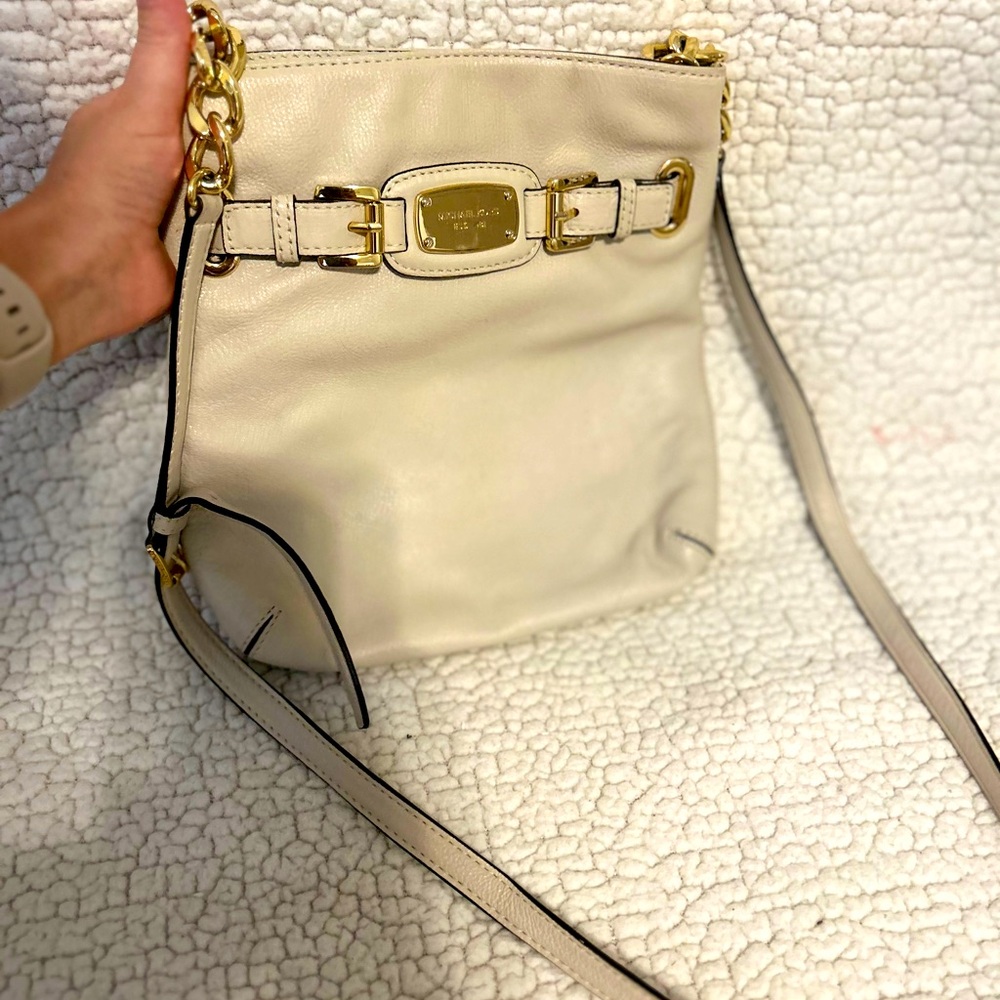 Michael Kors Crossbody bag. Cream colored. Leather.